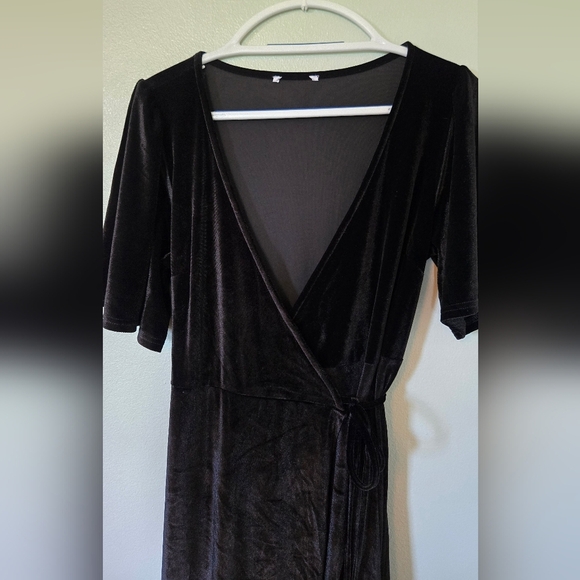 NWOT Baltic Born Katelyn Velvet Maxi Wrap Dress Size Medium - Picture 7 of 10